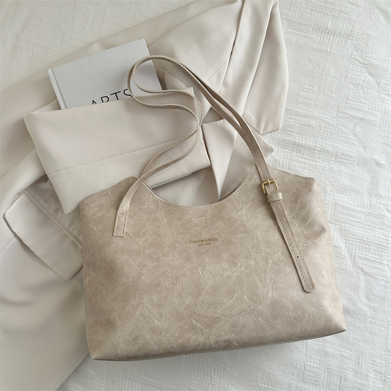 Retro 2024 invierno de mujeres nuevas bolsas de viaje de moda bolsas de hombro portátiles de moda simple bolsas de gran capacidad para mujeres