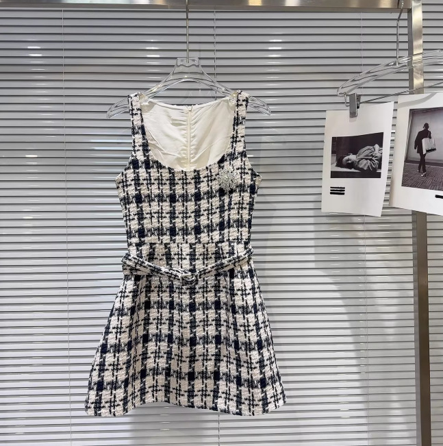 2026 Spring New Style Chanel-Inspired Rhinestone Brooch Waist-Cinching Plaid Tweed Vest Dress