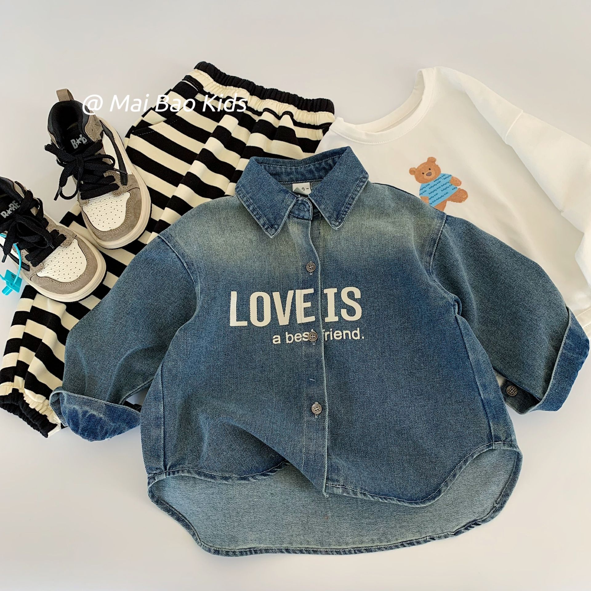 Camisas infantiles de Mai Bao 2025 otoño novedades retro jeans con solapa ropa infantil camisa de letras generales