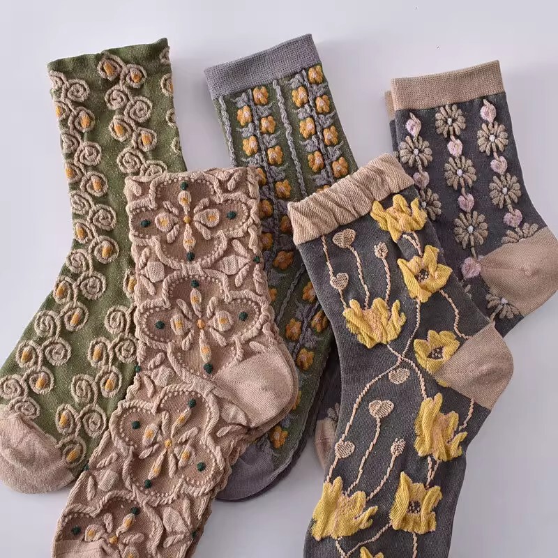 Women's Socks Retro Palace Style Mid-Calf Socks with Three-Dimensional Embossed Floral Design, Artistic Mori Style Ethnic Trend Socks New Model