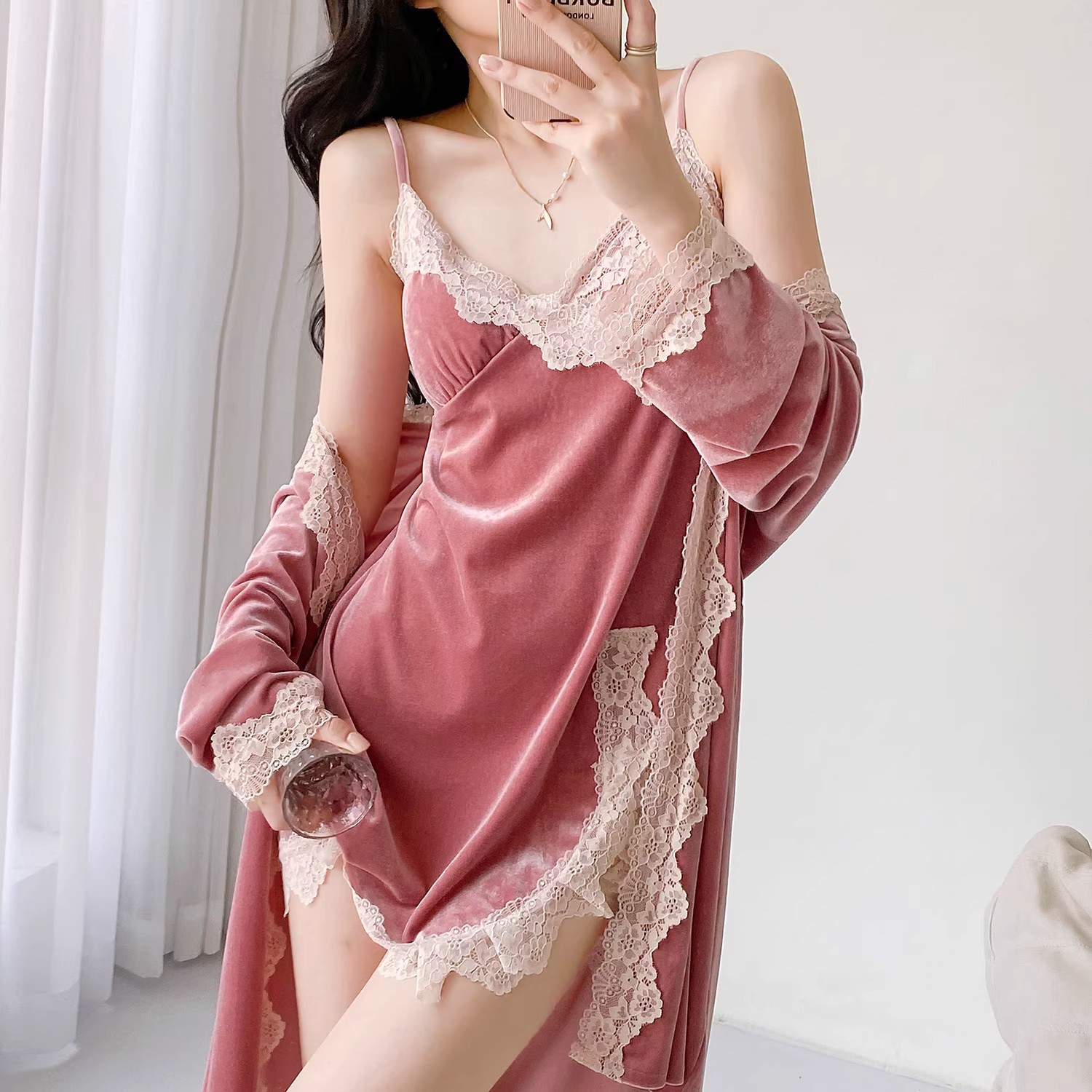 性感睡衣女秋冬季长袖金丝绒带胸垫睡裙吊带蕾丝纯欲风家居服套装