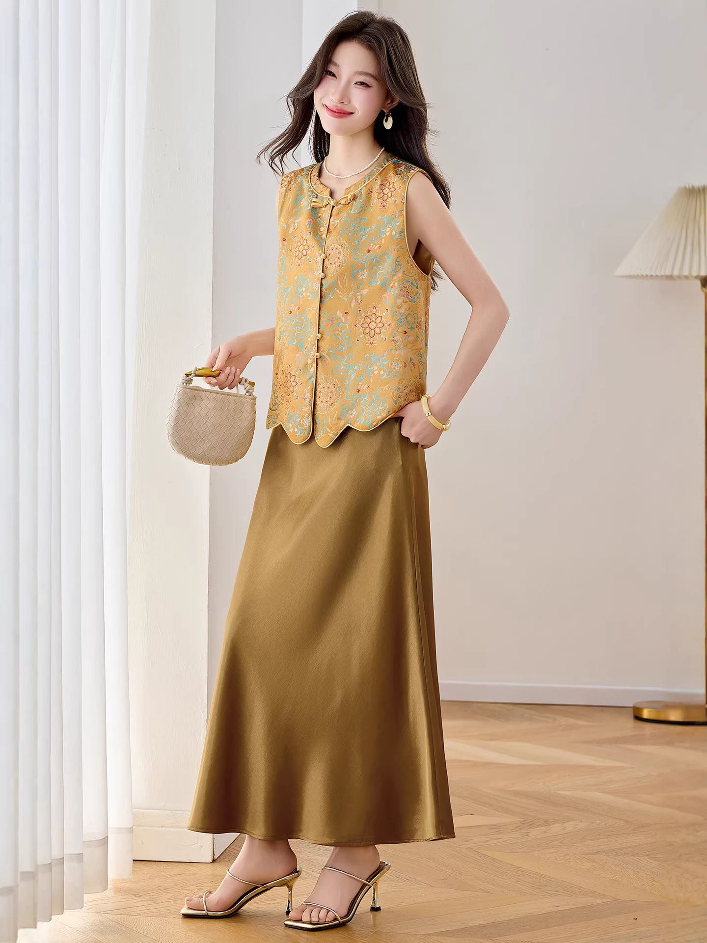 Set áo gile vest và chân váy maxi thắt eo phong cách tân cổ điển WA9509 — màu vàng