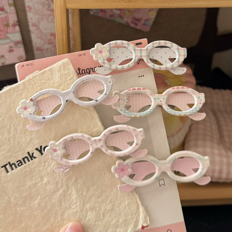 Dopamine Flower Cream-Colored Glasses Hair Clip Japanese Style Fun Sweet Girl Style Duckbill Clip Hair Accessory Wholesale Dopamine Flower Cream-Colored Glasses Hair Clip Japanese Style Fun Sweet Girl Style Duckbill Clip Hair Accessory Wholesale