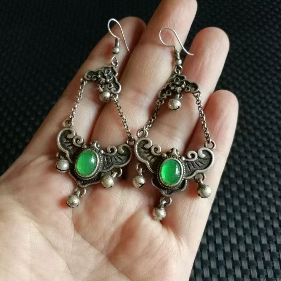 Retro green long earrings drop-shaped