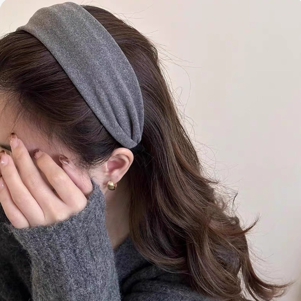 # 21 gray suede wide-brimmed headband