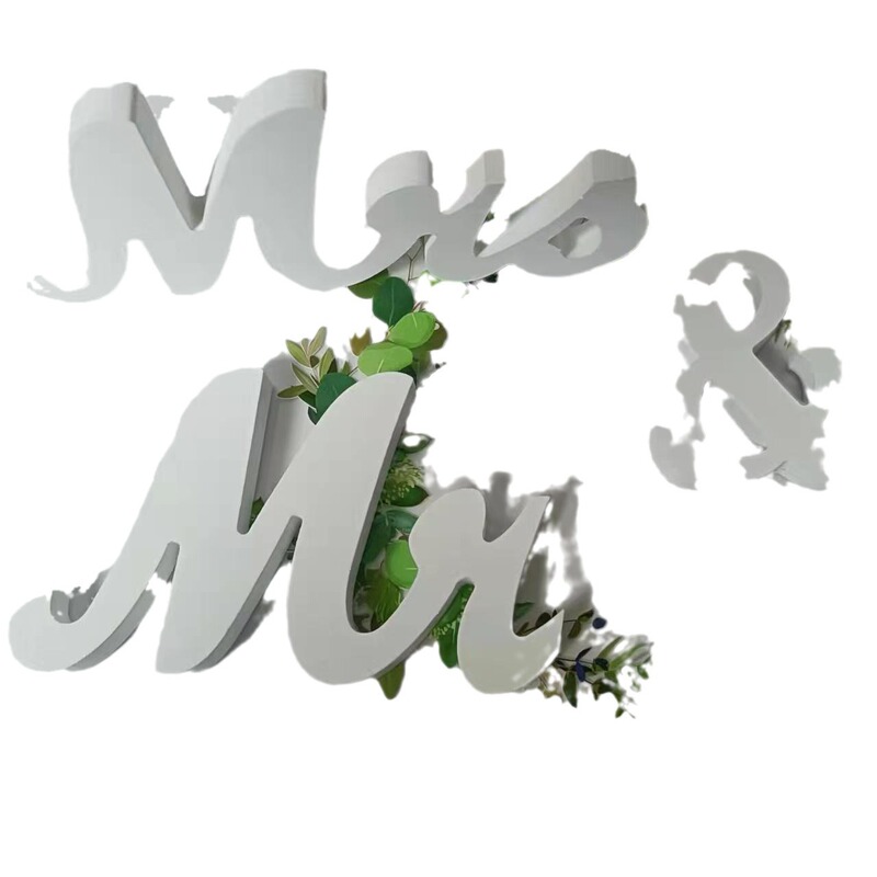 起爆したBlessed木製アルファベットの置物の新型MR & MR男の子の女の子のロゴの英語アルファベットの置物|undefined