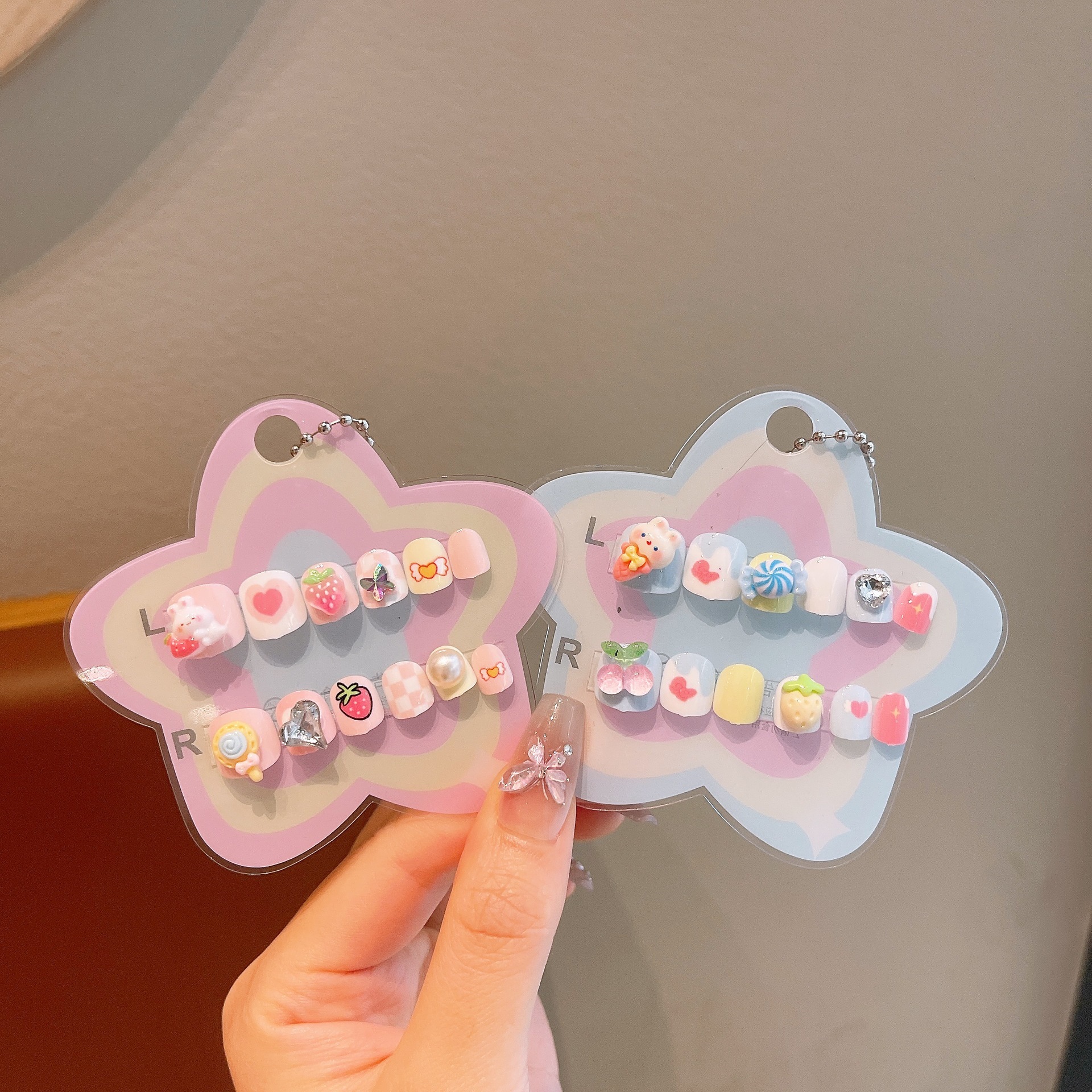 Caricatura infantil desmontable accesorios lindos tridimensionales manicure falsas dulces parches de uñas hechas a mano