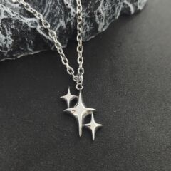 ニュートラルスタイルのステンレス鋼の三つ星スターネックレス男性と女性のための新しいクリエイティブペンダントトレンディな多用途アクセサリー卸売