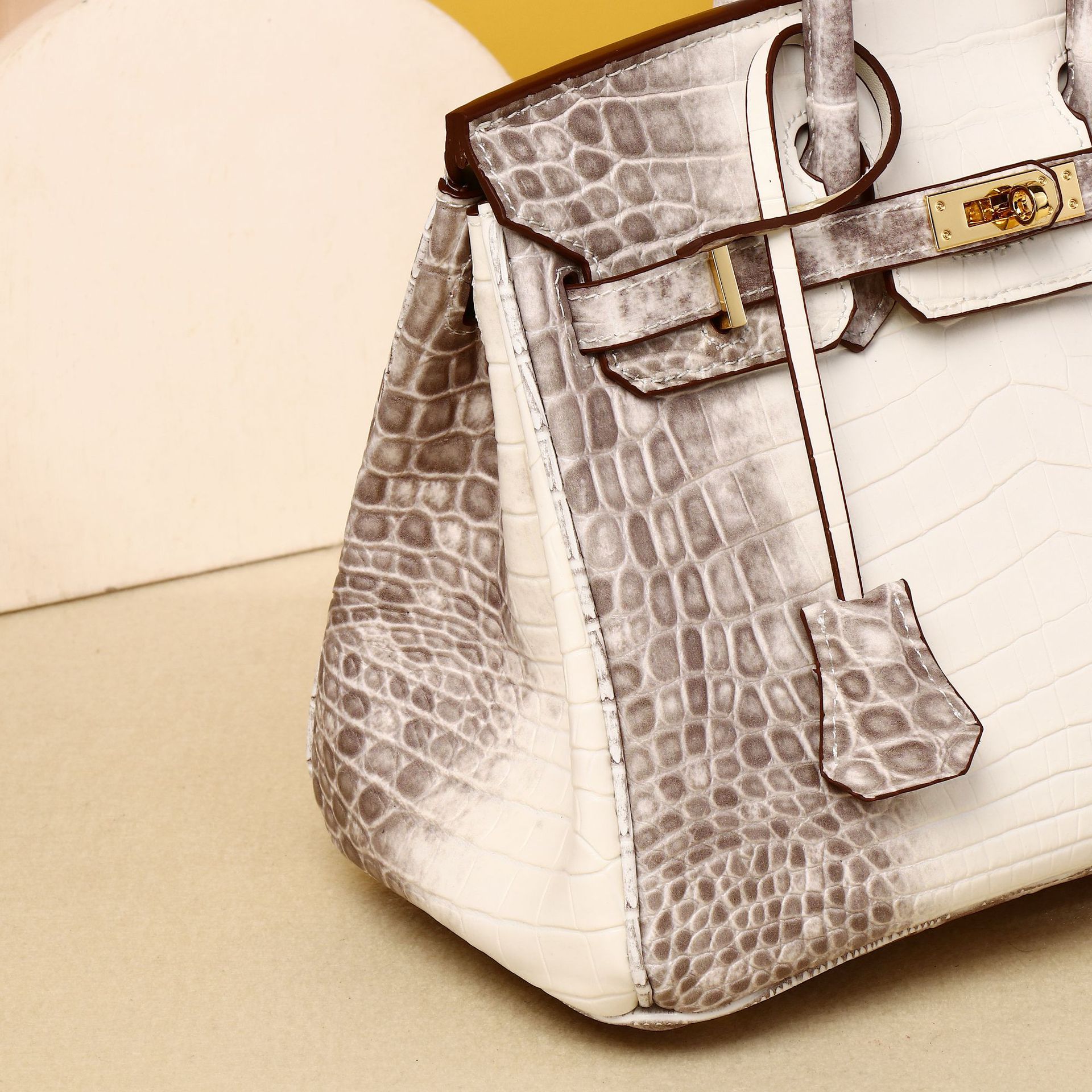 Túi xách tay nữ da PU cao cấp họa tiết vảy cá sấu phong cách Hermes Birkin 25 cm — Trắng Himalaya chi tiết 5