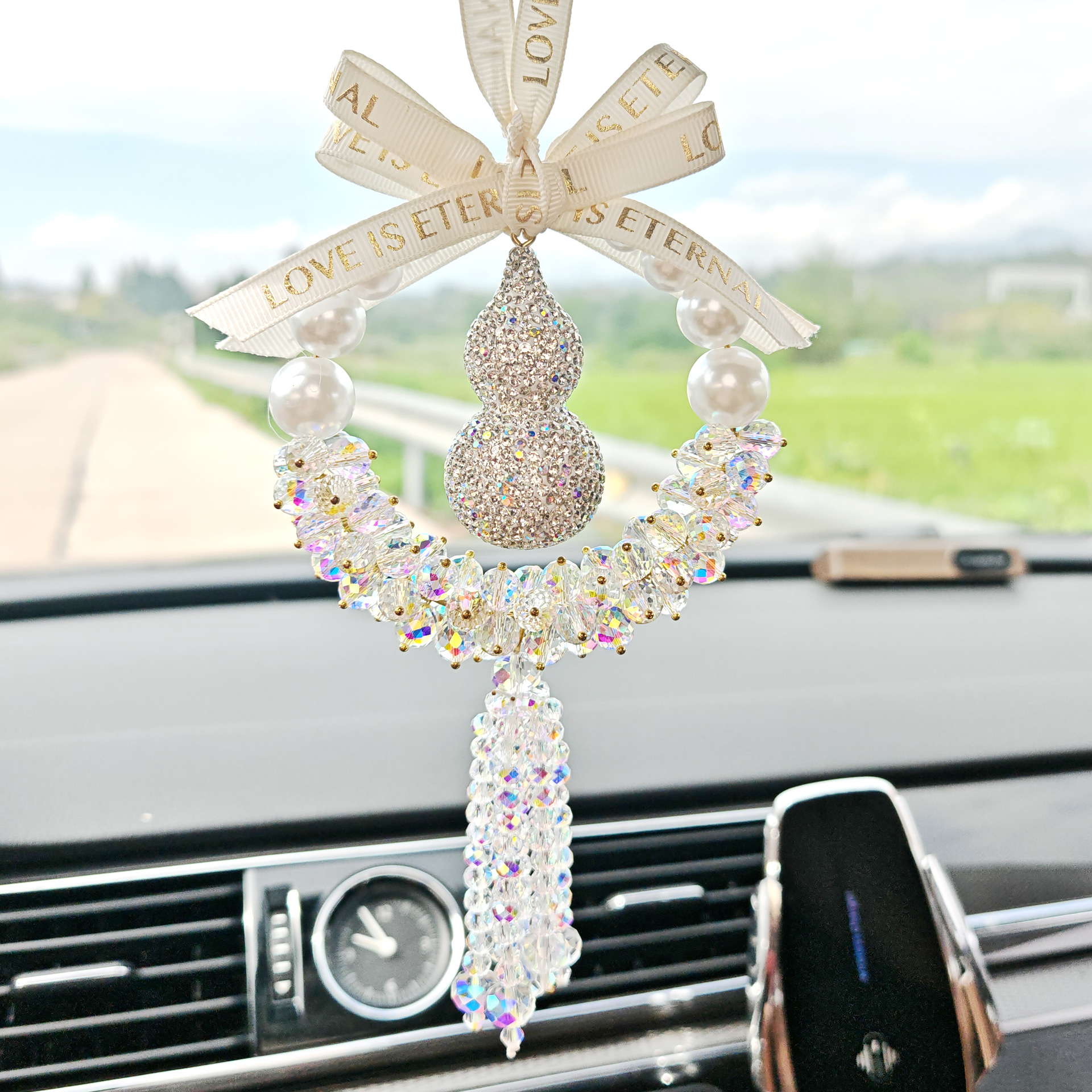 New Style Crystal Gourd Car Pendant with Diamonds, New High-End Car Accessory for Women, Trendy Crystal Gourd with Diamonds