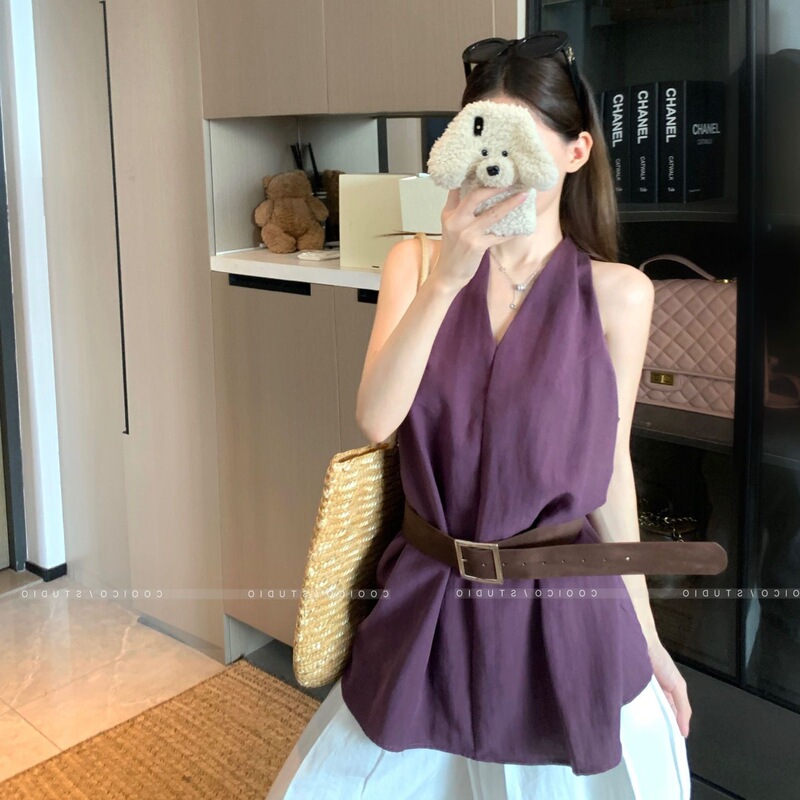 Vacation-Style French Collar Vest with a Slim Waist and Elegant Fit, Sleeveless Top with a Halter Neck and Belt Vacation-Style French Collar Vest with a Slim Waist and Elegant Fit, Sleeveless Top with a Halter Neck and Belt