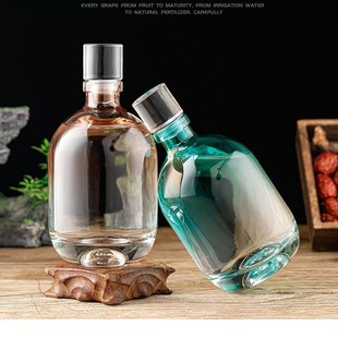 Manufacturer Wholesale High-End Liquor Glass Bottle 100 500ml Empty Wine Bottle Sub-Bottling Complete Packaging Sealed with Lid
