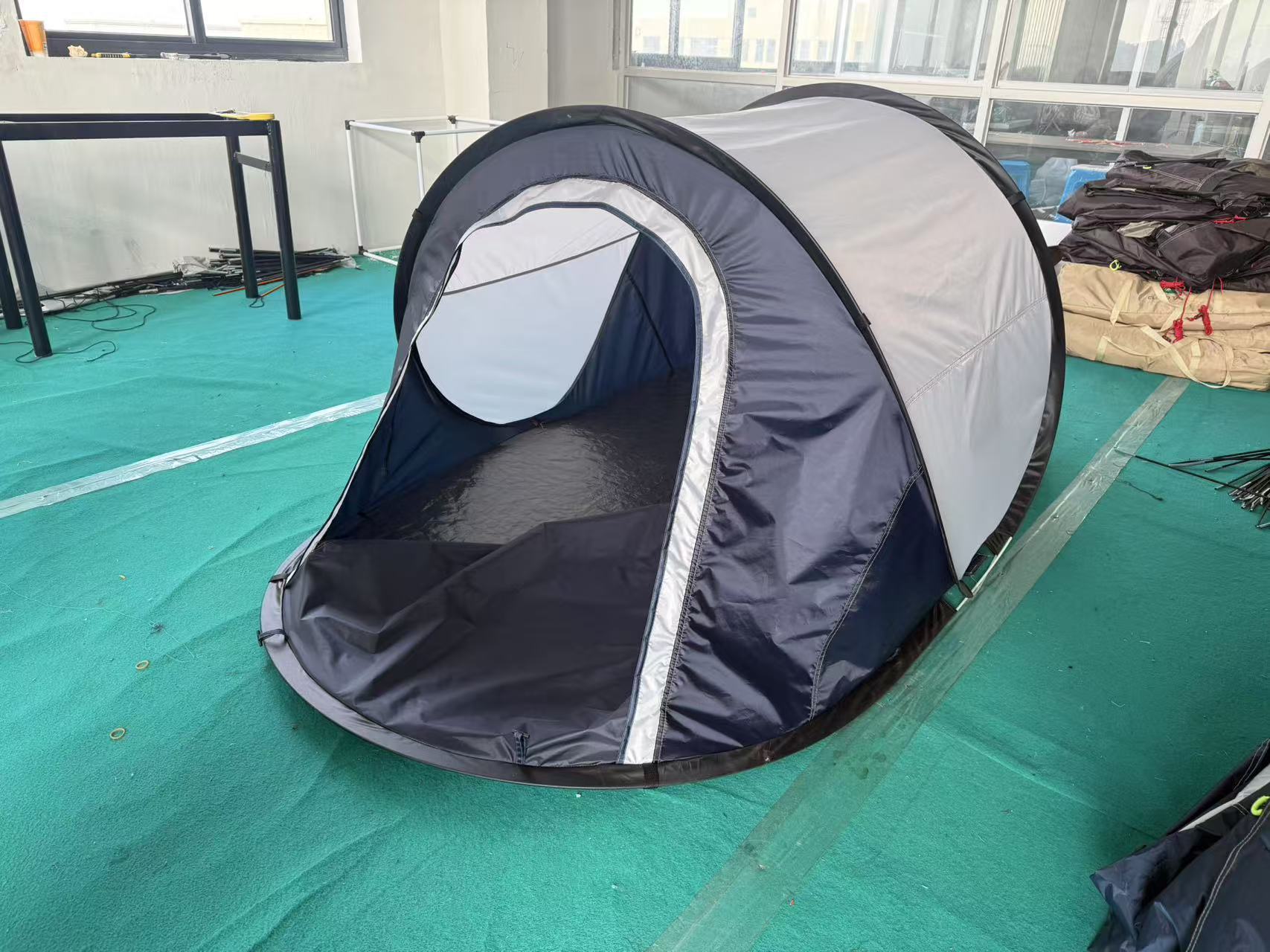 회색으로 칠해진 은색