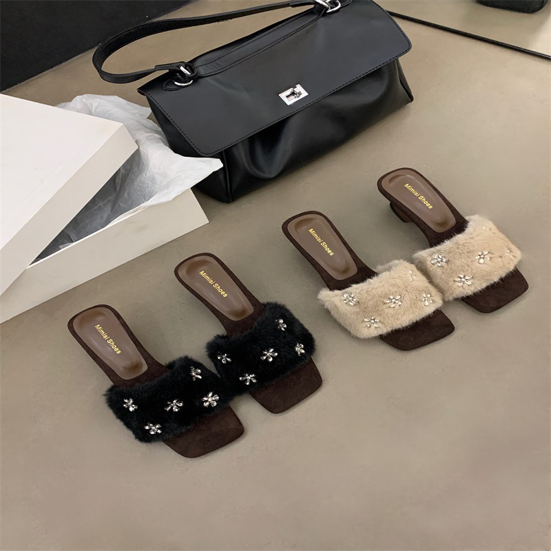 Autumn mules pointed-toe