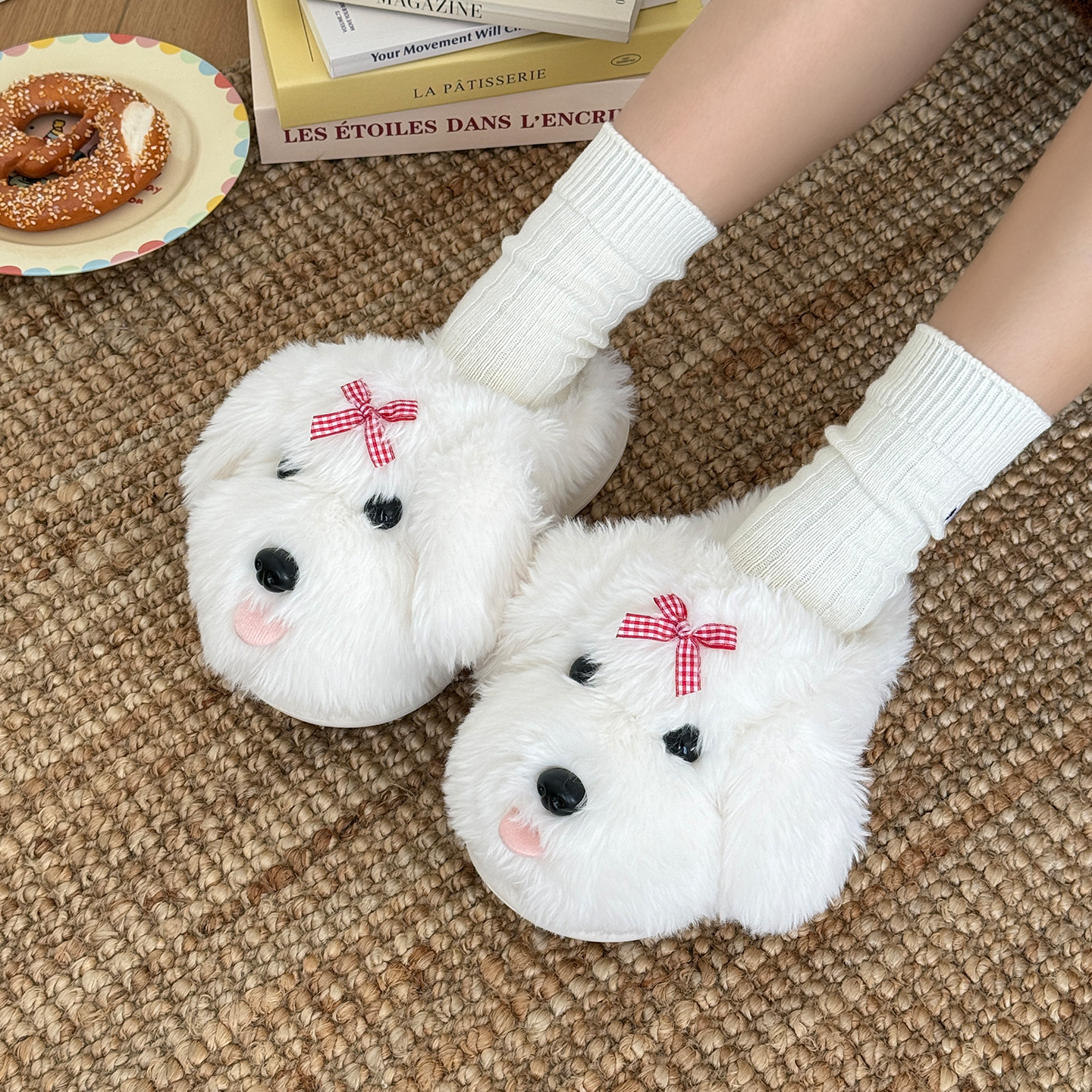 Fábrica de zapatos Qidan zapatillas de algodón de cachorro de dibujos animados para mujeres otoño y invierno en el hogar lindo calentamiento bolsa antideslizante tacones zapatos de algodón para mujeres