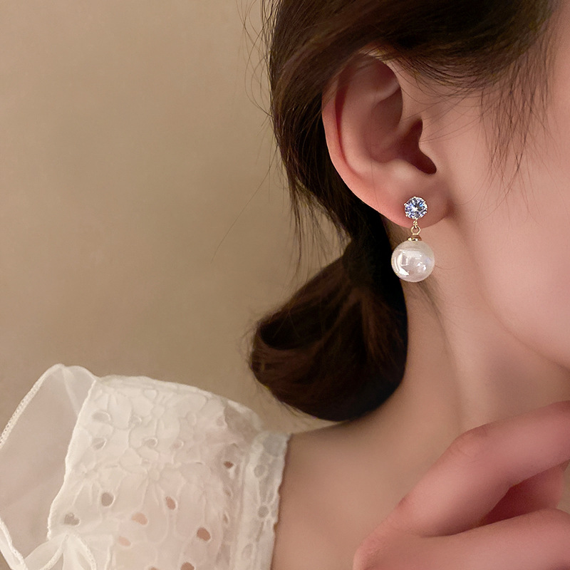 1 Pair Retro Fish Tail Alloy Inlay Artificial Pearls Rhinestones Women's Earrings display picture 6