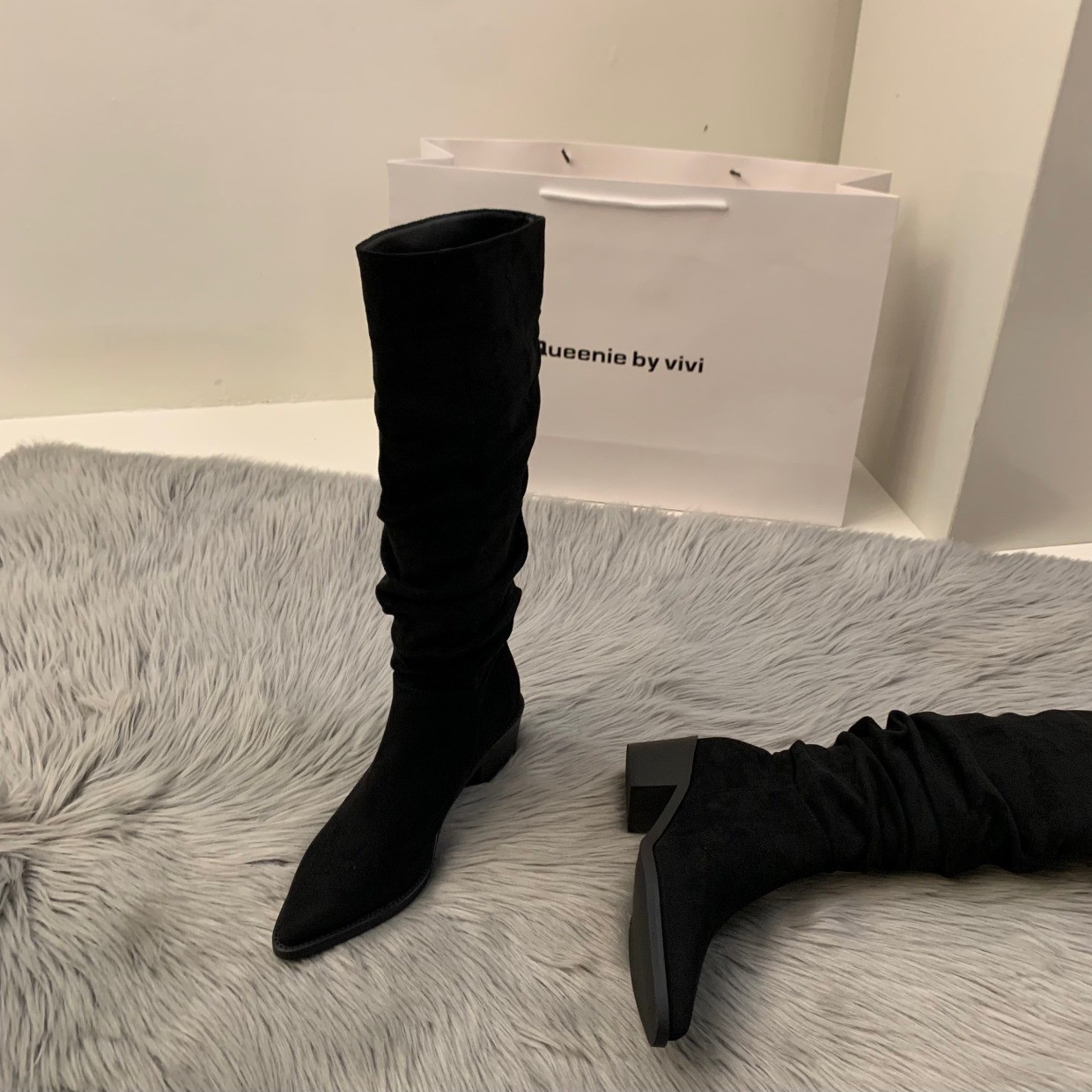 ハイヒールのスエードの西部の中で長靴の女性の靴の2024の新型の秋冬のベルベットの尖った頭の山の長い筒の騎士のブーツ