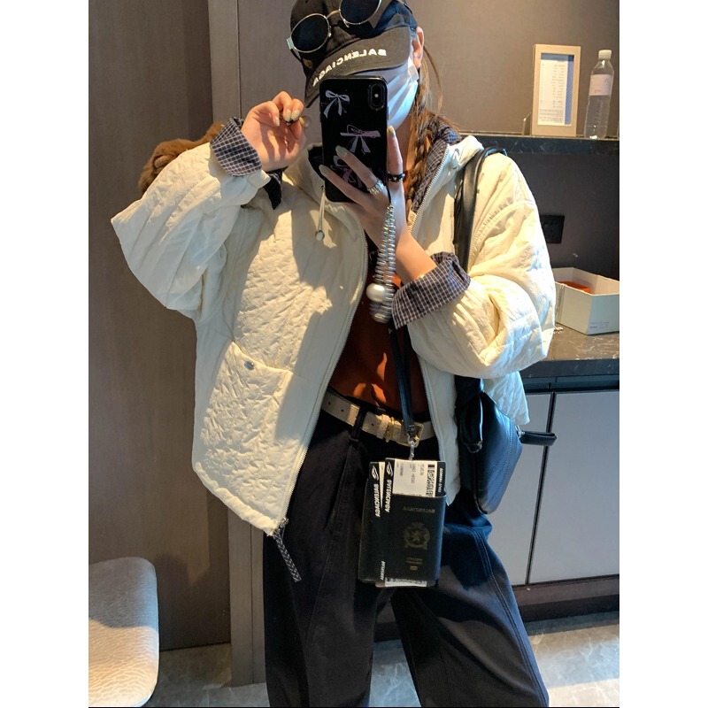 Warm and Fashionable Design Plaid Stitching Contrasting Quilted Hooded Lightweight Cotton Jacket Mq0954 Warm and Fashionable Design Plaid Stitching Contrasting Quilted Hooded Lightweight Cotton Jacket Mq0954