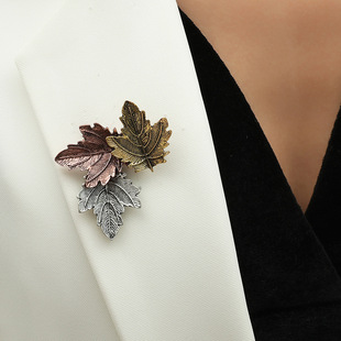 Trendy European and American Court-Style Suit Shirt with Metal Alloy Zircon Oil-Drip Diamond High-End Three-Color Leaf Brooch for Men and Women