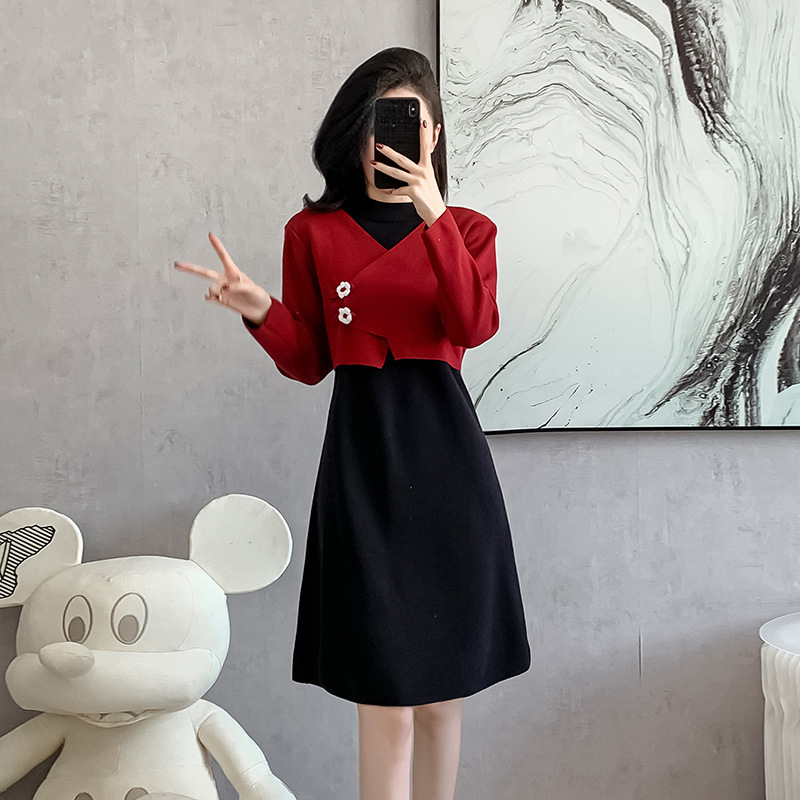 2025 New Autumn and Winter Style Small Fragrance Contrasting Fake Two-Piece Elegant Age-Reducing Sweater Knitted Dress