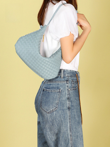 编织大容量包包女质感流行网红饺子包小众设计休闲百搭单肩腋下包