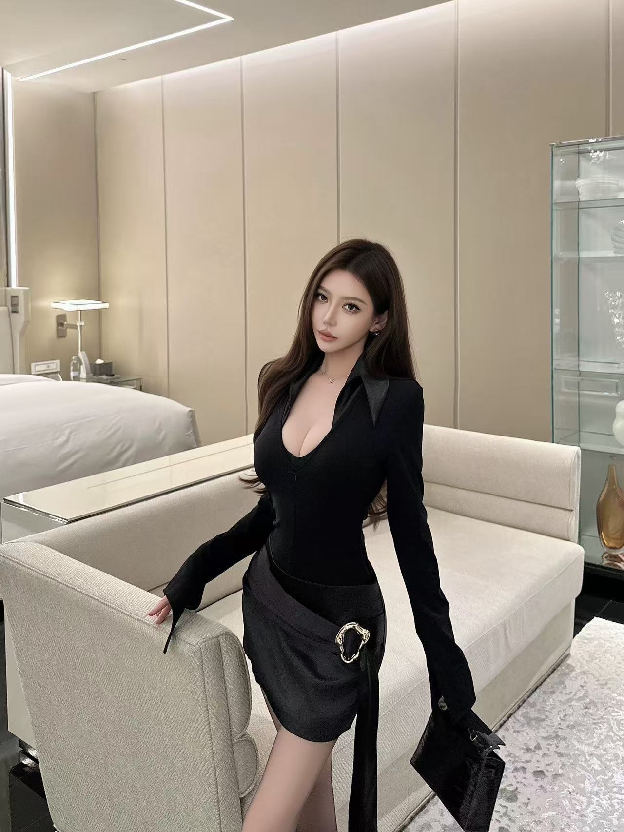 2025 otoño y invierno puro deseo de chica caliente cuello en V vacío blusa de manga larga negro sexy delgada
