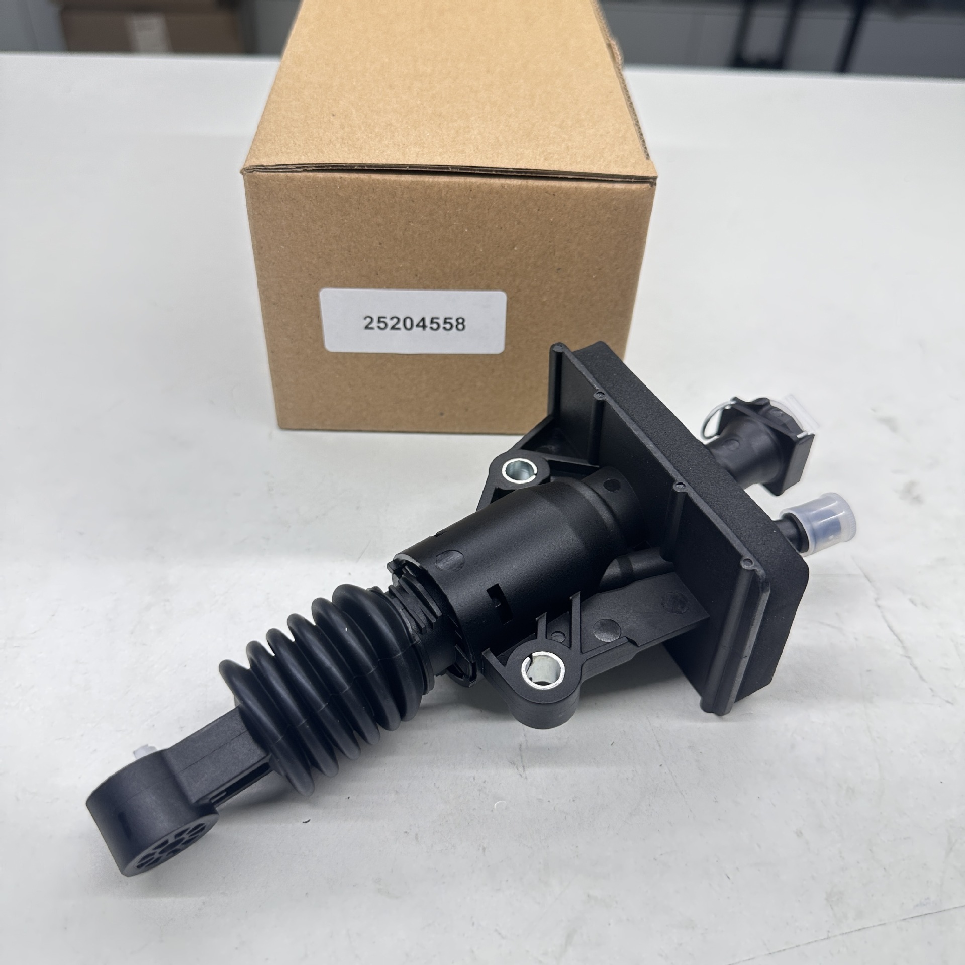 25204558 High-Quality Accessories Suitable for Automotive Clutch Master Cylinders