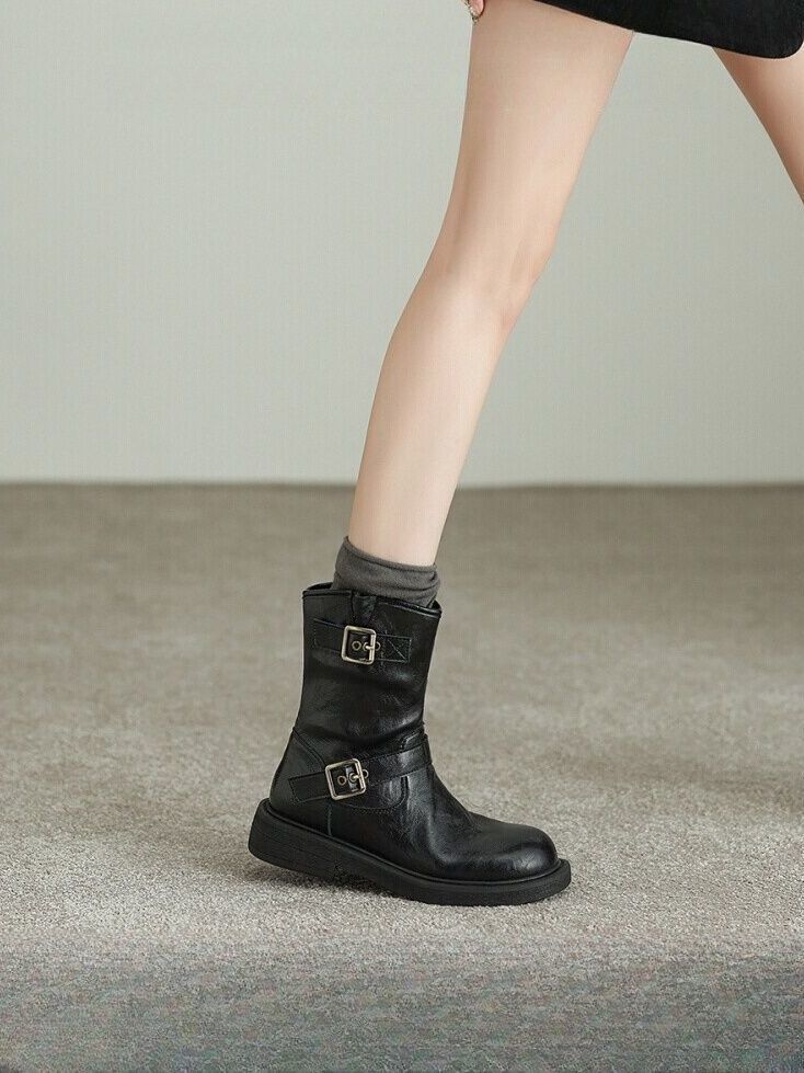 英伦风皮带扣马丁靴女款2025夏季新款百搭舒适平底圆头黑色短靴子