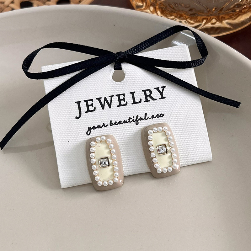 Sophisticated fashionable retro square small design elegant earrings…