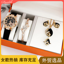 ֱŮֵ2023С鱦װ Wristwatch