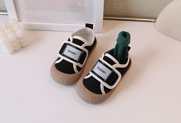 Koreansk barncanvas 2023 vår och höst nya pojkar Casual Baotou flickor mjuk sula Anti-halk babyskor_voghion.com