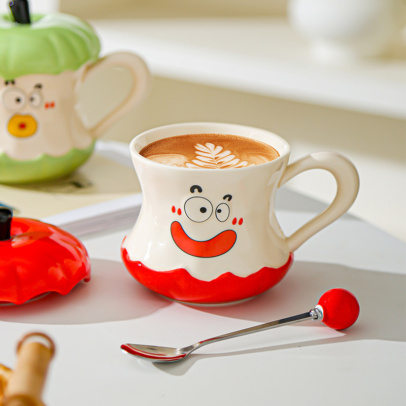 Creativo y extraño, taza de agua con cuchara de tapa, regalo de mano, taza de cerámica, taza de pareja de frutas en línea.