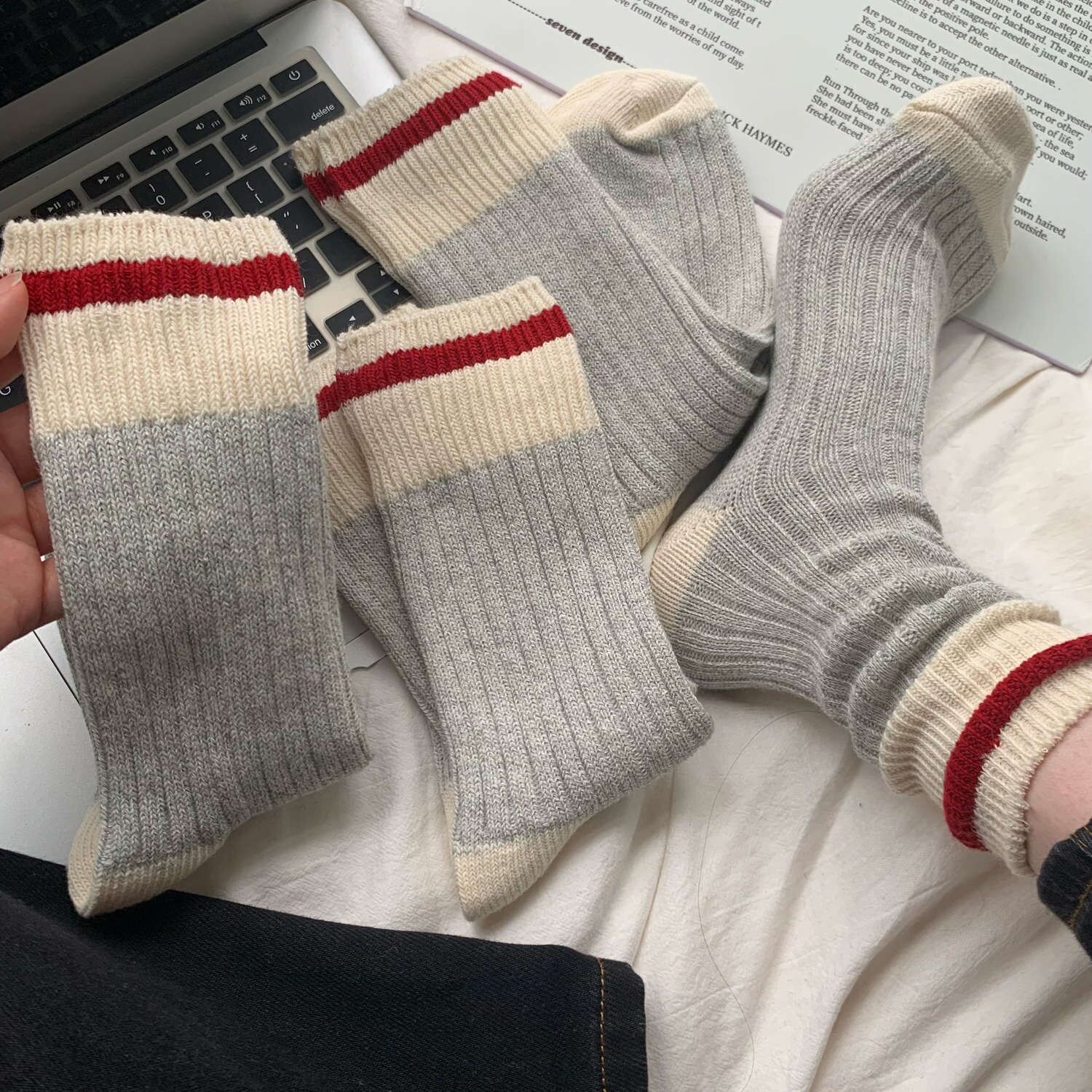 Frau Einfacher Stil Streifen Baumwolle Crew Socken Ein Paar display picture 1