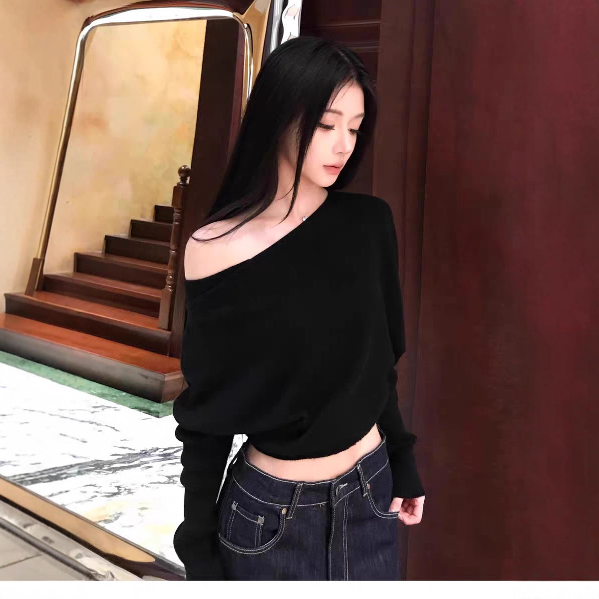 31-7065 Elegant Asymmetrical Neckline Off-Shoulder Long Sleeve Sweater for Women, Fashionable and Unique Pure Desire Waist-Cinching Top for Autumn