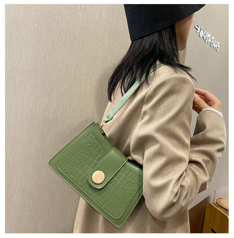 Versatile chain bag