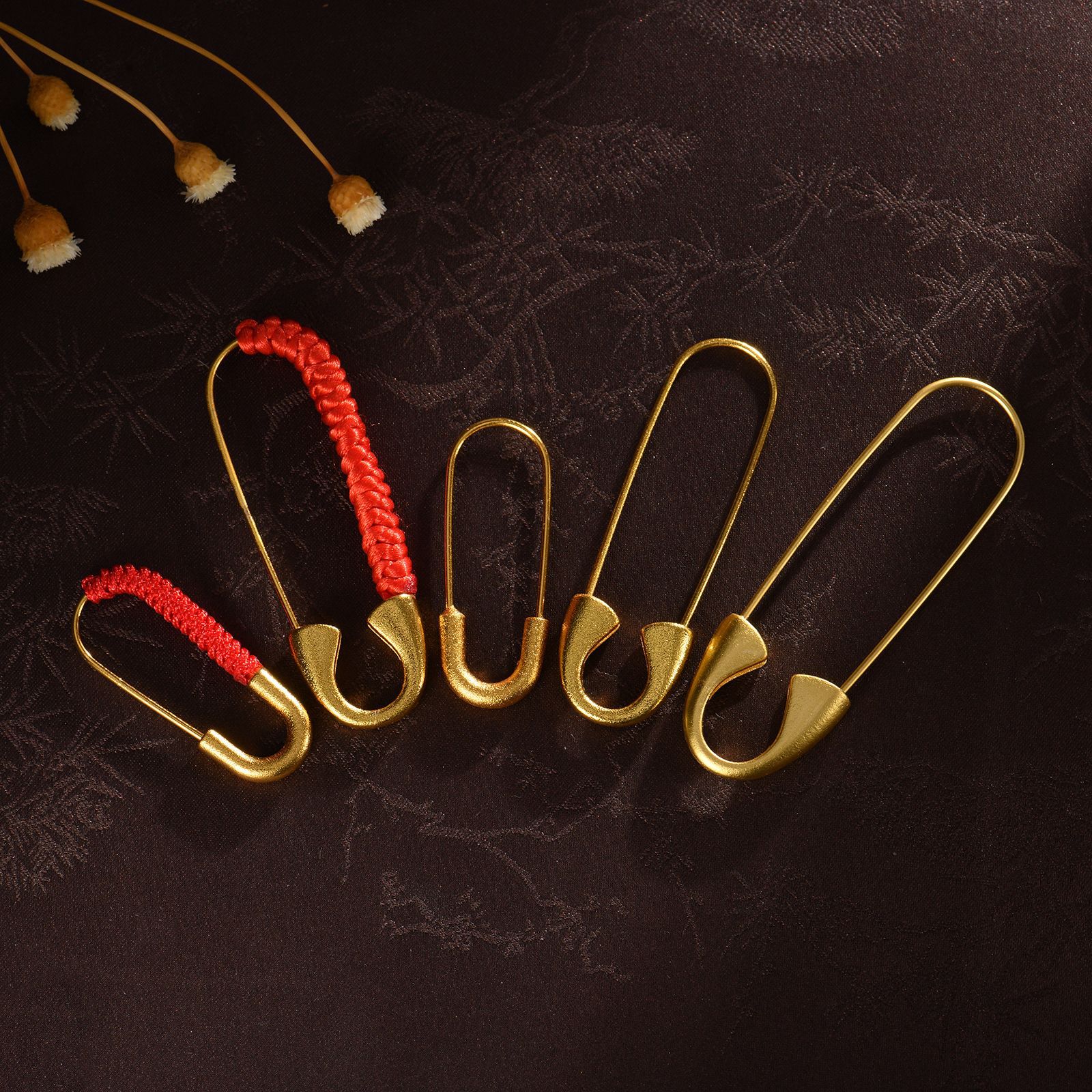 Highly color-retaining Vietnamese gold-plated brooch for pregnant women and babies, safe for outings, handmade jewelry for the zodiac year, brooch accessory