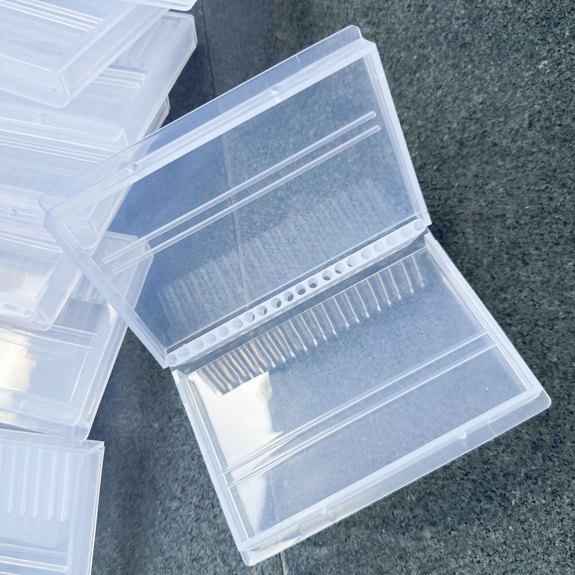 旋转锉包装盒20只装钨钢磨头塑料圆形单支白色透明盖子红色底座