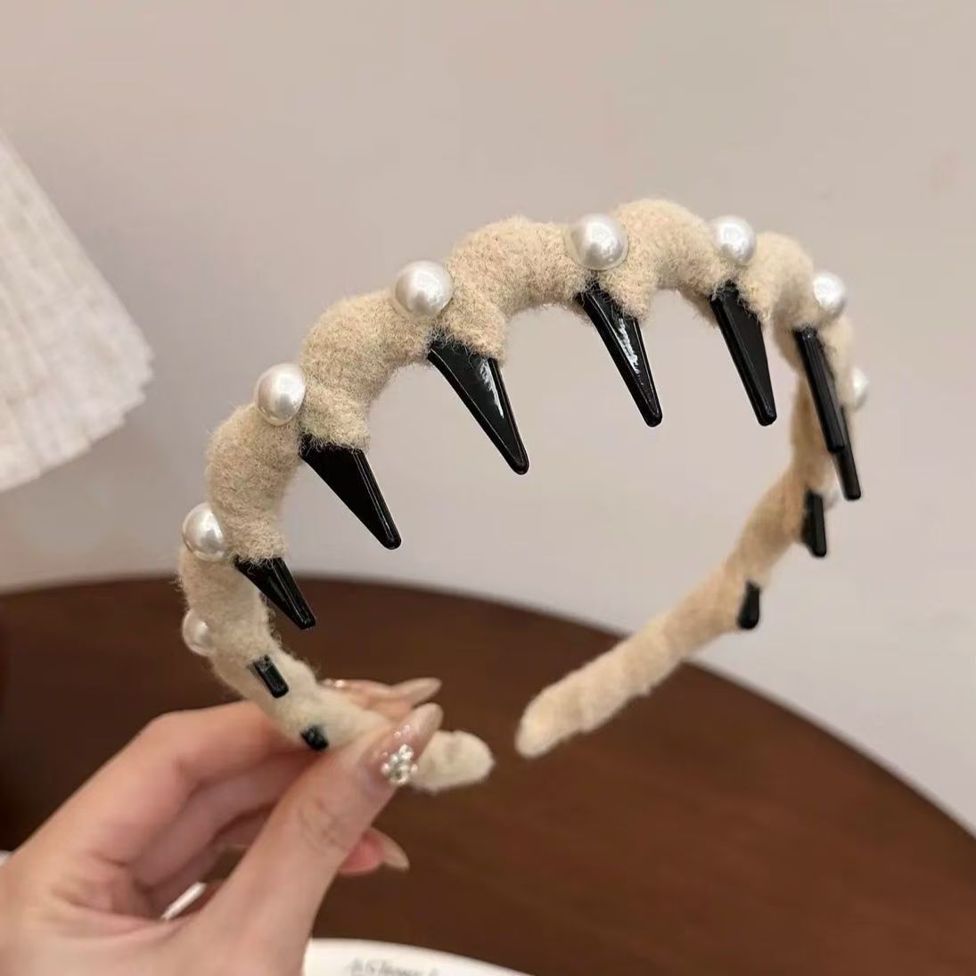 Perlas ondas de cabello para mujeres 2024 nuevo alto cráneo de correa de dientes antideslizante presión clip de cabello acabado artefacto paquete de cabello