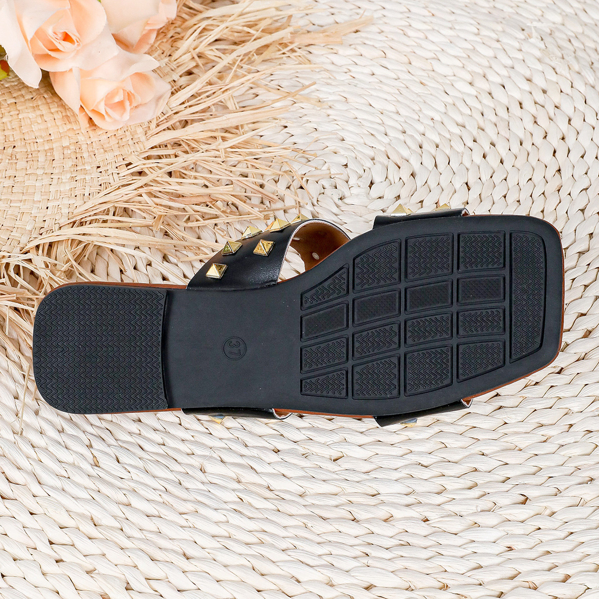 Women's Streetwear Solid Color Rivet Square Toe Slides Slippers display picture 2