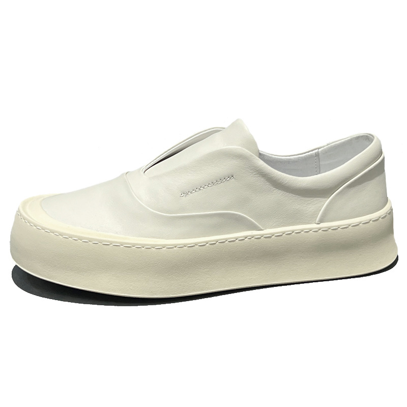 Weiße Schuhe sind lässig, mit dicken Sohlen, bequeme Freizeitschuhe und leichte, luxuriöse Business-Schuhe für Herren._voghion.com