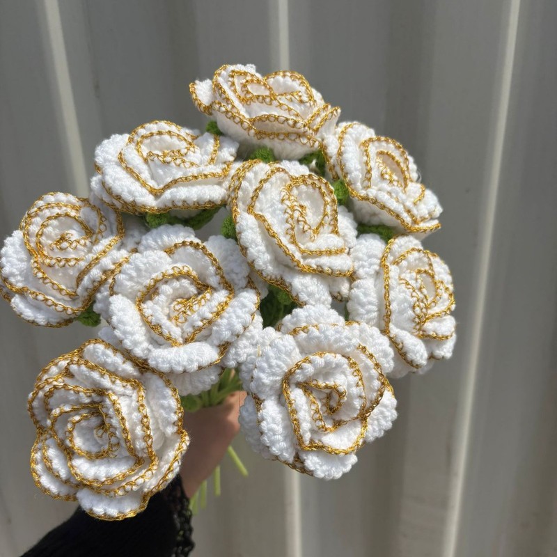手作りのバラの花を編む手作りの花|undefined