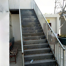 定制户外简易钢楼梯消防楼梯旋转梯室内L型梯阳台焊接铁楼梯室外