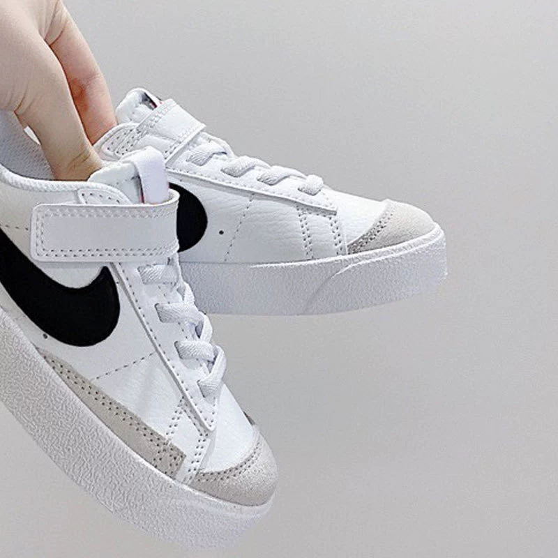 Детская повседневная дикая белая обувь для мальчиков и девочек 2024 весной новый низкий уровень липучки с одной пряжкой