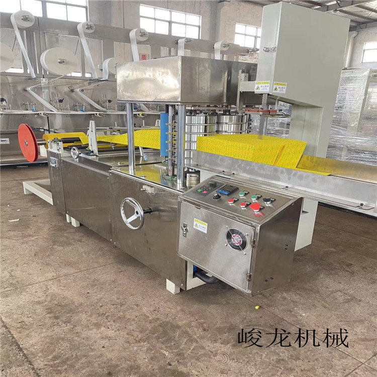 门幅600型无纺布出口工业擦拭布折叠机 做一次性跪拜毯机器自动