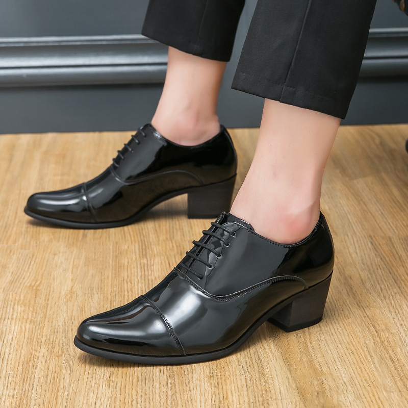 Zapatos de hombre de tacones altos de punta transfronterizos de tamaño grande estilo británico estilo de peinado maestro zapatos de cuero estilo europeo y americano casual zapatos de negocios