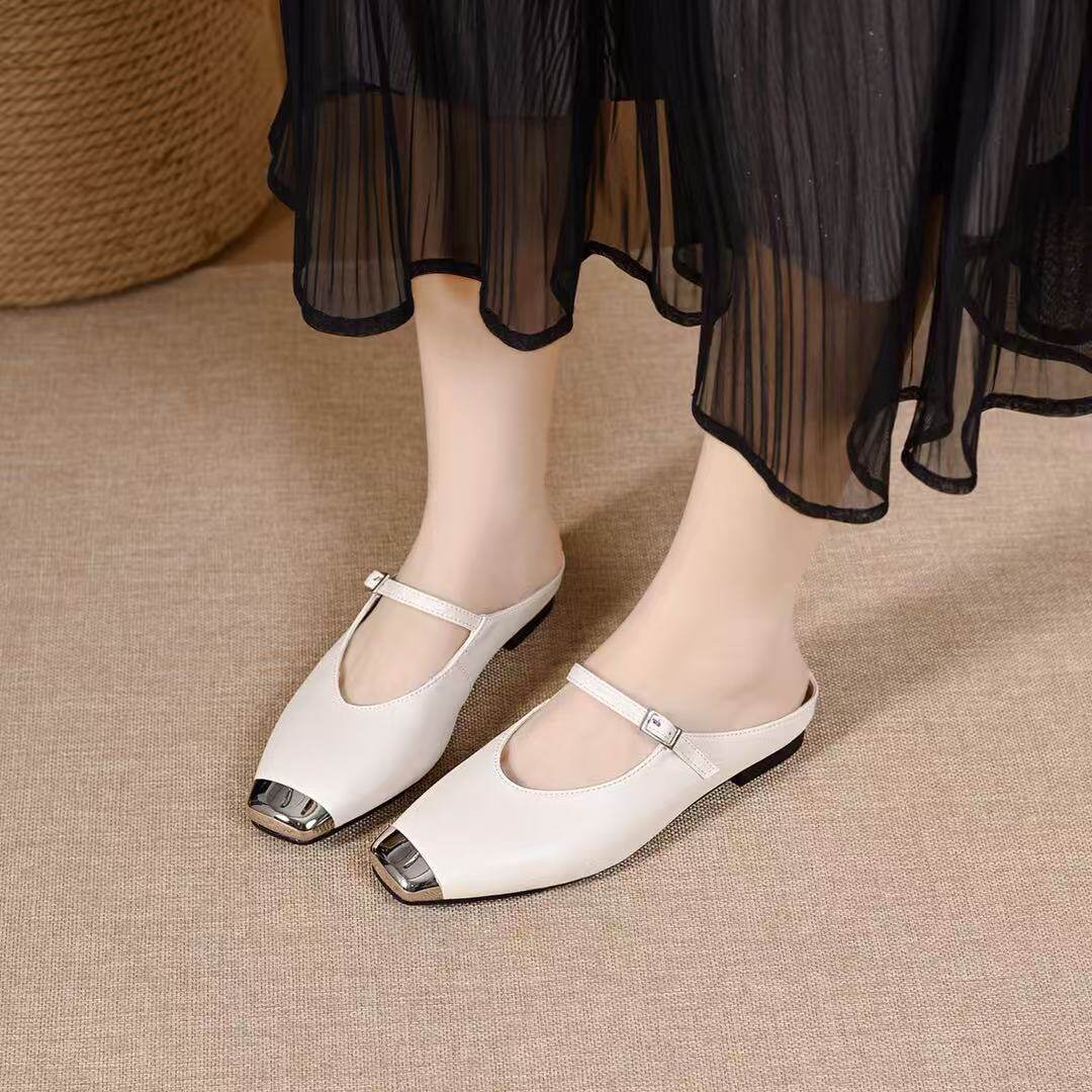 Dép sandal nữ quai chữ V mũi nhọn đế bệt da thật — màu đen