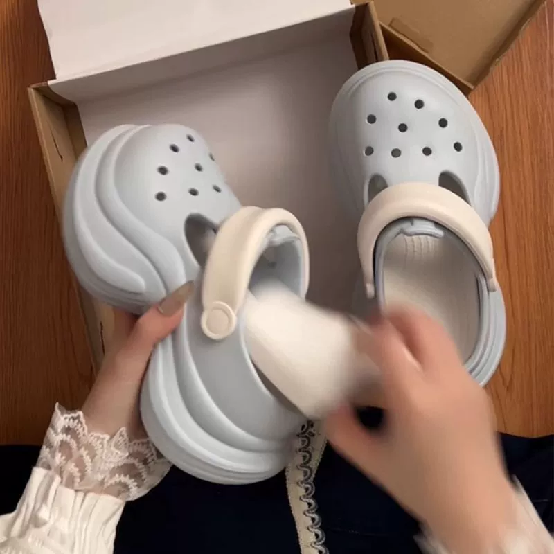 Увеличение пещерной обуви для женщин 2025 летом толстого подошва дышащая