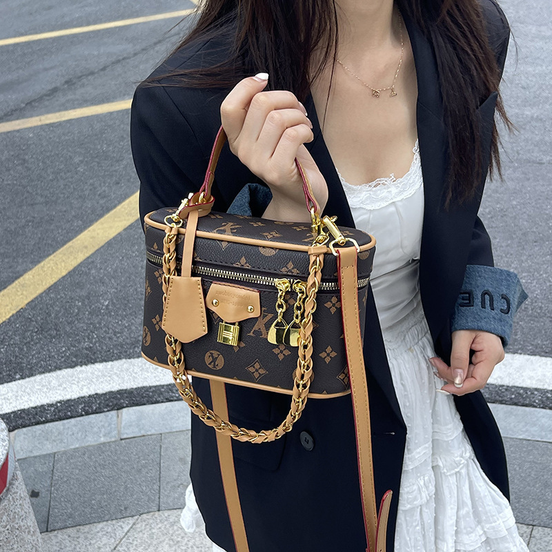 2025新款复古老花水桶斜跨包高级感轻便小包包百搭女士手提单肩包|undefined
