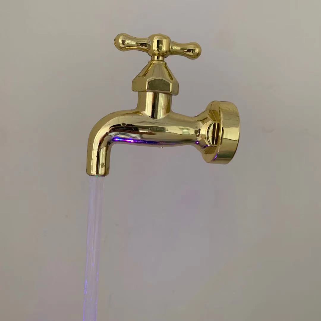 Grifo invisible Invisible que fluye canalón regadera fuente