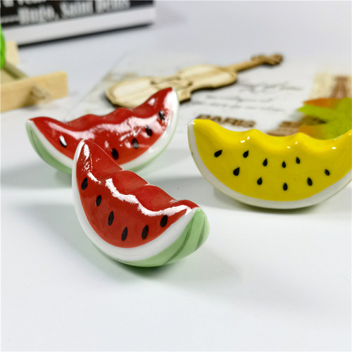 Ceramic watermelon table ornaments, cute, Japanese-style vegetable and fruit chopstick holder, chopstick holder, hotel restaurant table pen holder
